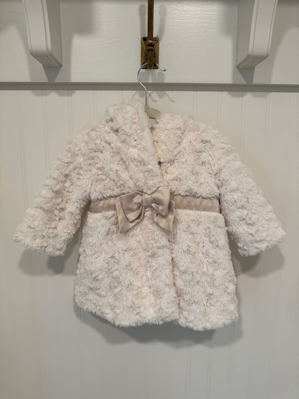 Janie & Jack Cream Faux Fur Bow-Accent Coat